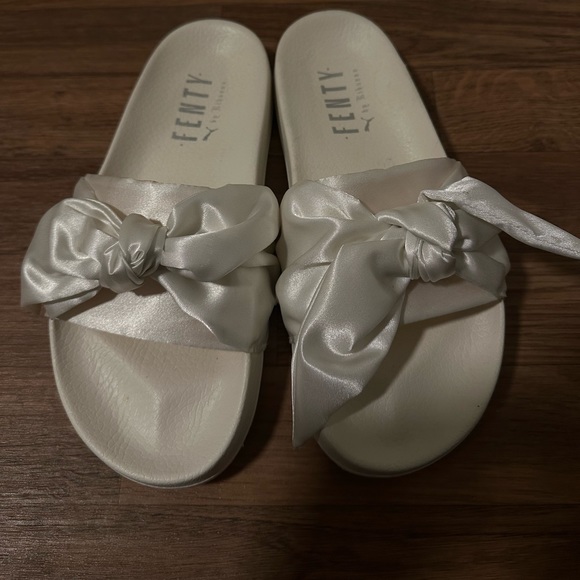 Rihanna Fenty Bow Slides Puma - Picture 1 of 4